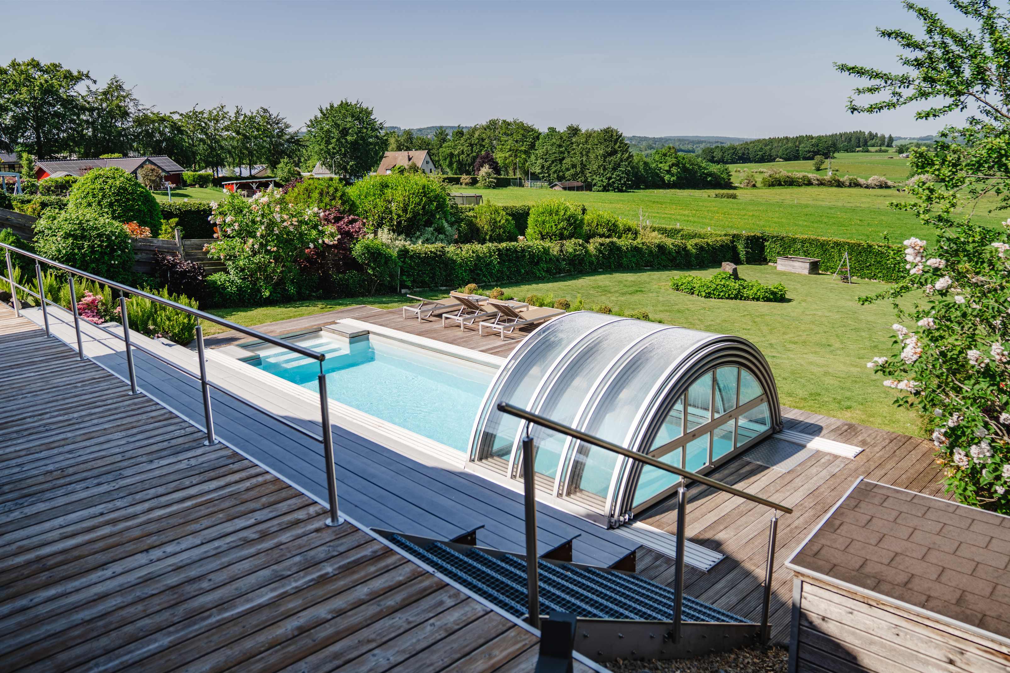 Überdachter Pool im Ferienhaus mit Pool in der Nordeifel