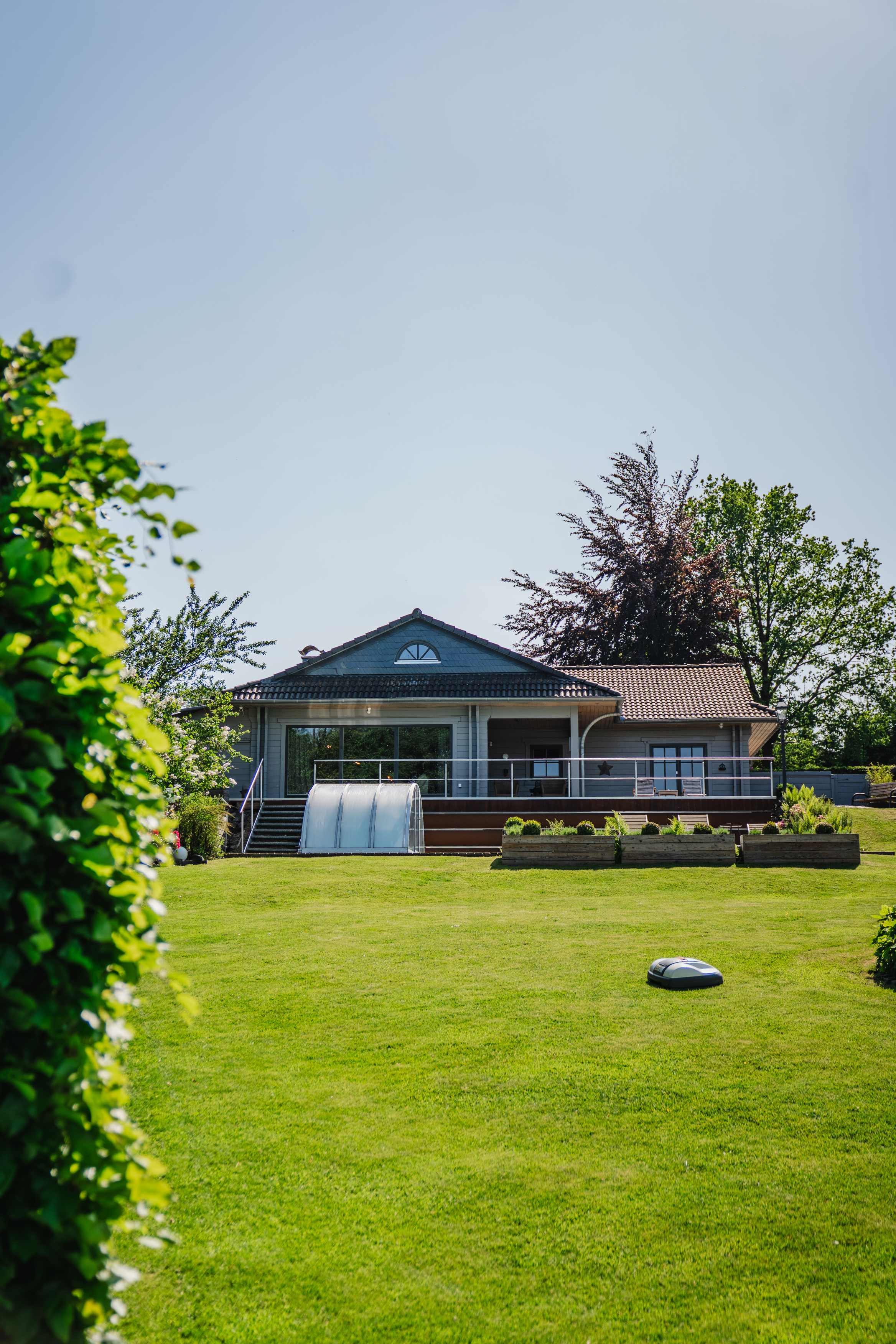 Umzäunter Garten des hundefreundlichen Ferienhauses in Kalterherberg